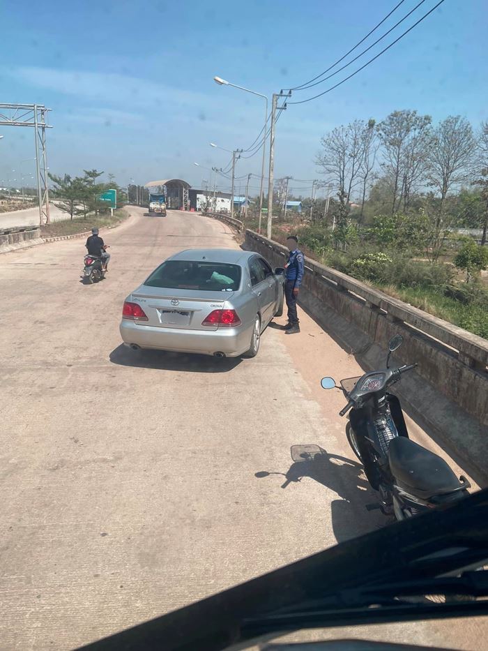 รถบรรทุก ยูเทิร์นผิดจุด ตำรวจพม่า เรียกเงิน 40000 รถบรรทุก ยูเทิร์นผิดจุด ตำรวจพม่า เรียกเงิน 40000