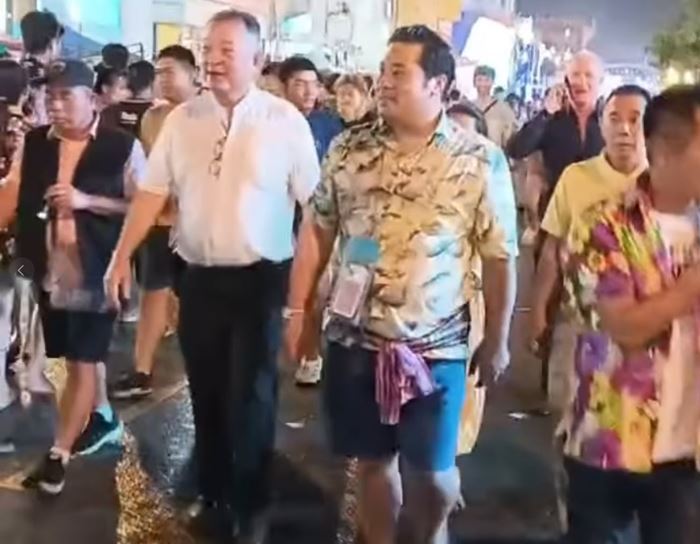 ท่านอ้น เล่นสงกรานต์ ท่านอ้น เล่นสงกรานต์