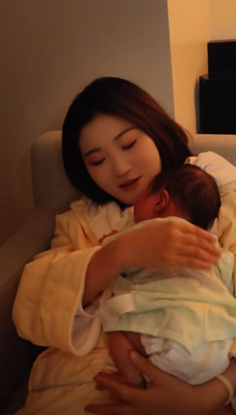 ผัวผลักเมียตกเขา ขอค่าหย่า 140 ล้าน ผัวผลักเมียตกเขา ขอค่าหย่า 140 ล้าน