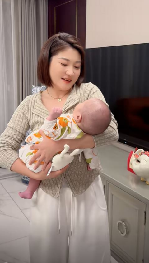 ผัวผลักเมียตกเขา ขอค่าหย่า 140 ล้าน ผัวผลักเมียตกเขา ขอค่าหย่า 140 ล้าน