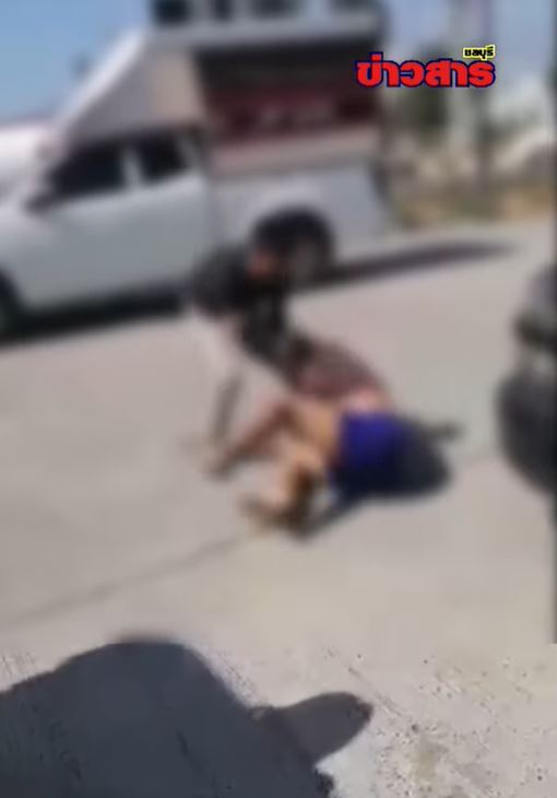 พนง. ขนส่ง ซัดเดือดลูกค้า ไปตามของถึงคลัง เจอด่าหยาบ พนง. ขนส่ง ซัดเดือดลูกค้า ไปตามของถึงคลัง เจอด่าหยาบ