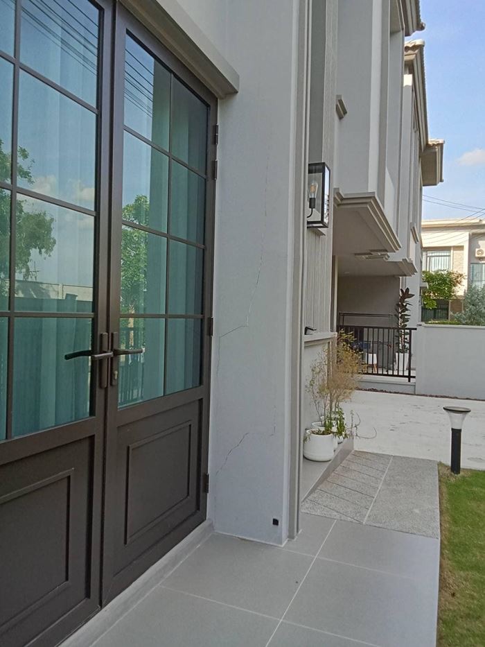 ซื้อบ้านโครงการดัง รอยร้าวเพียบ ซื้อบ้านโครงการดัง รอยร้าวเพียบ