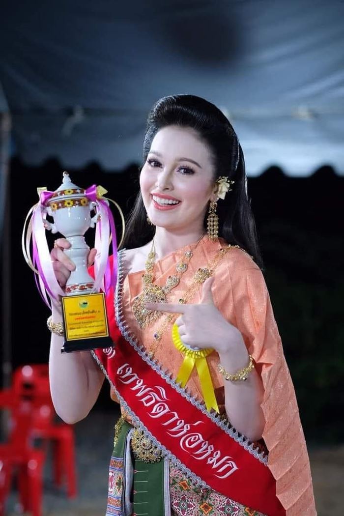 โซเฟีย ราชินีนางงามเดินสาย โซเฟีย ราชินีนางงามเดินสาย