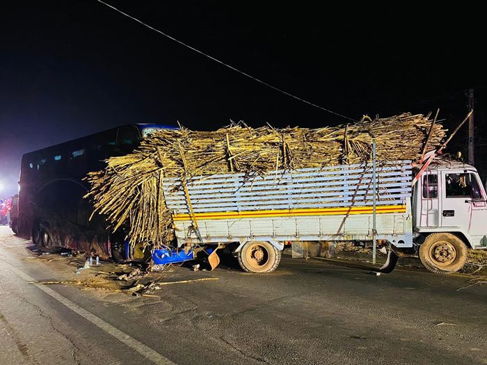 รถบัสนักเรียนชนรถบรรทุกอ้อย รถบัสนักเรียนชนรถบรรทุกอ้อย