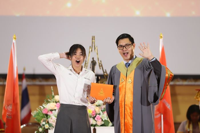 รับประกาศนียบัตร รับประกาศนียบัตร