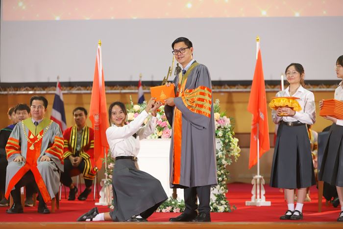 รับประกาศนียบัตร รับประกาศนียบัตร