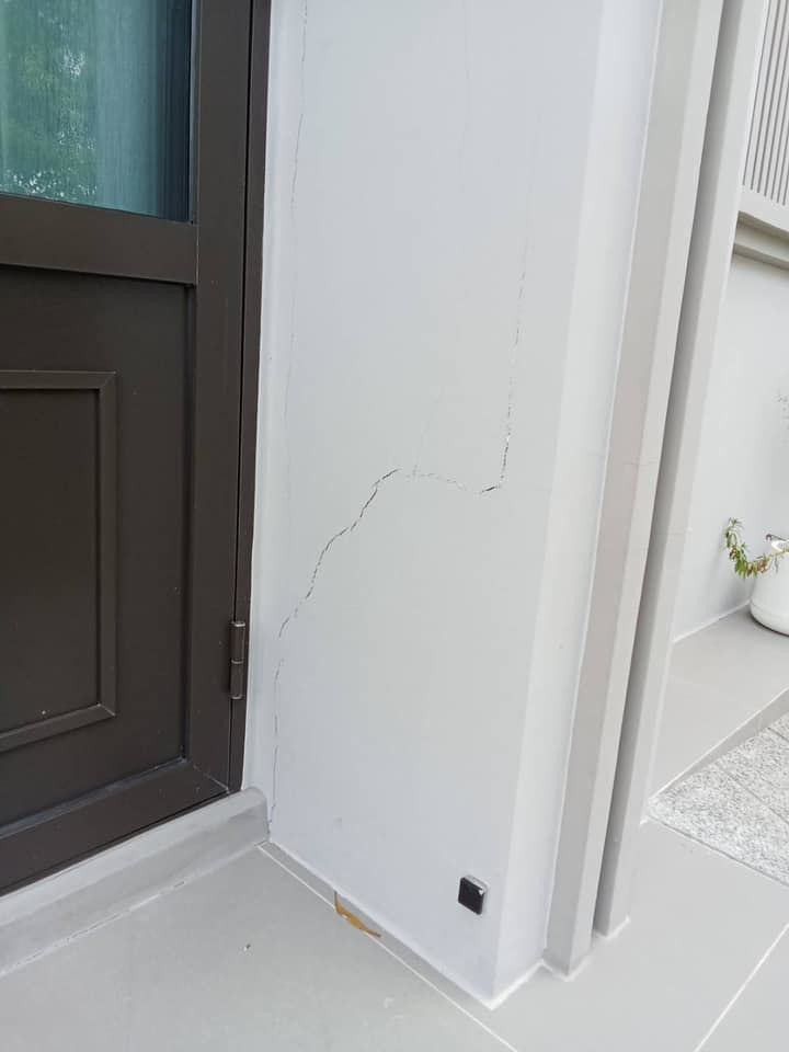 ซื้อบ้านโครงการดัง รอยร้าวเพียบ ซื้อบ้านโครงการดัง รอยร้าวเพียบ