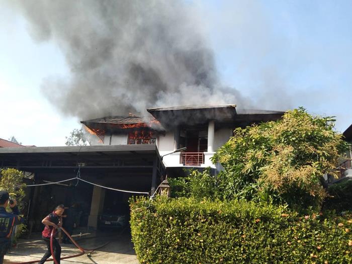 ไฟไหม้บ้าน หมู่บ้านนาราสิริ วัชรพล ไฟไหม้บ้าน หมู่บ้านนาราสิริ วัชรพล