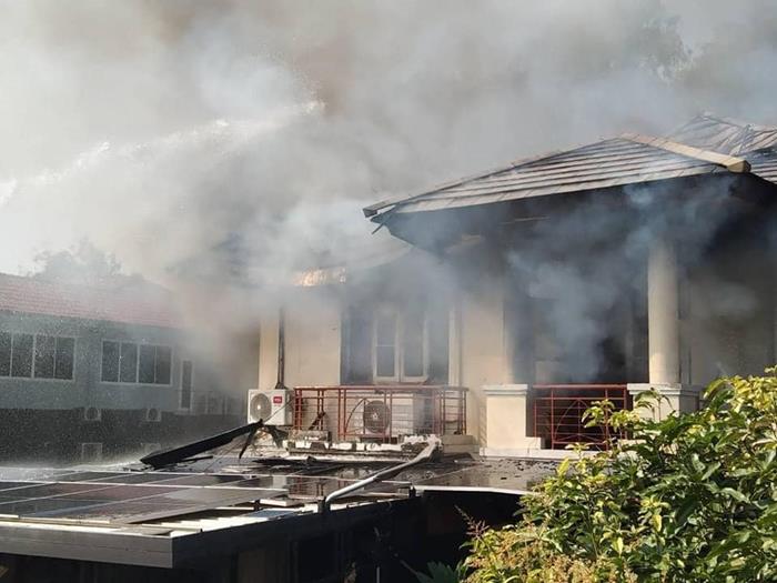 ไฟไหม้บ้าน หมู่บ้านนาราสิริ วัชรพล ไฟไหม้บ้าน หมู่บ้านนาราสิริ วัชรพล