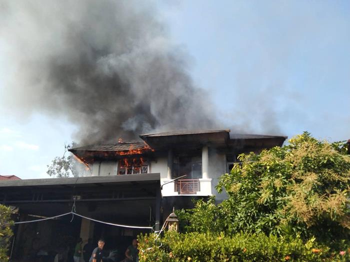 ไฟไหม้บ้าน หมู่บ้านนาราสิริ วัชรพล ไฟไหม้บ้าน หมู่บ้านนาราสิริ วัชรพล