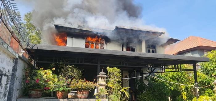 ไฟไหม้บ้าน หมู่บ้านนาราสิริ วัชรพล ไฟไหม้บ้าน หมู่บ้านนาราสิริ วัชรพล