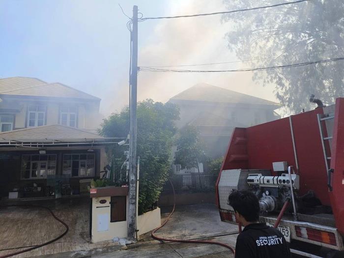 ไฟไหม้บ้าน หมู่บ้านนาราสิริ วัชรพล ไฟไหม้บ้าน หมู่บ้านนาราสิริ วัชรพล