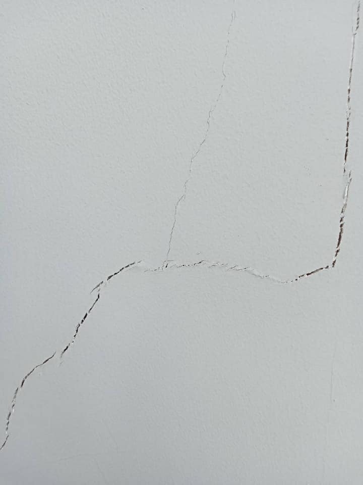 ซื้อบ้านโครงการดัง รอยร้าวเพียบ ซื้อบ้านโครงการดัง รอยร้าวเพียบ