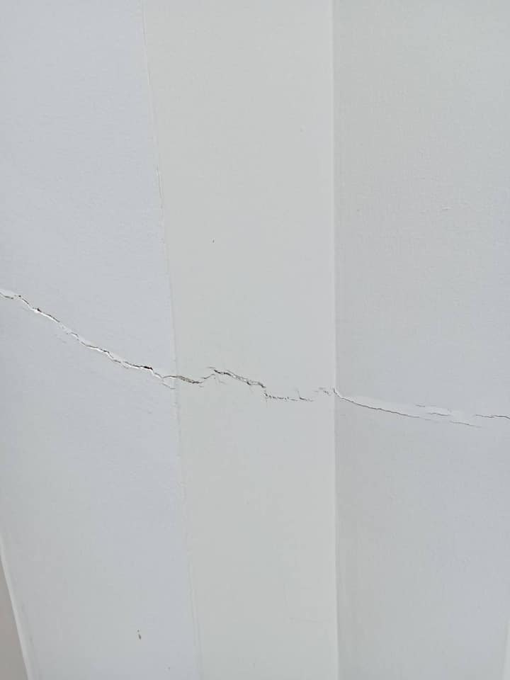 ซื้อบ้านโครงการดัง รอยร้าวเพียบ ซื้อบ้านโครงการดัง รอยร้าวเพียบ