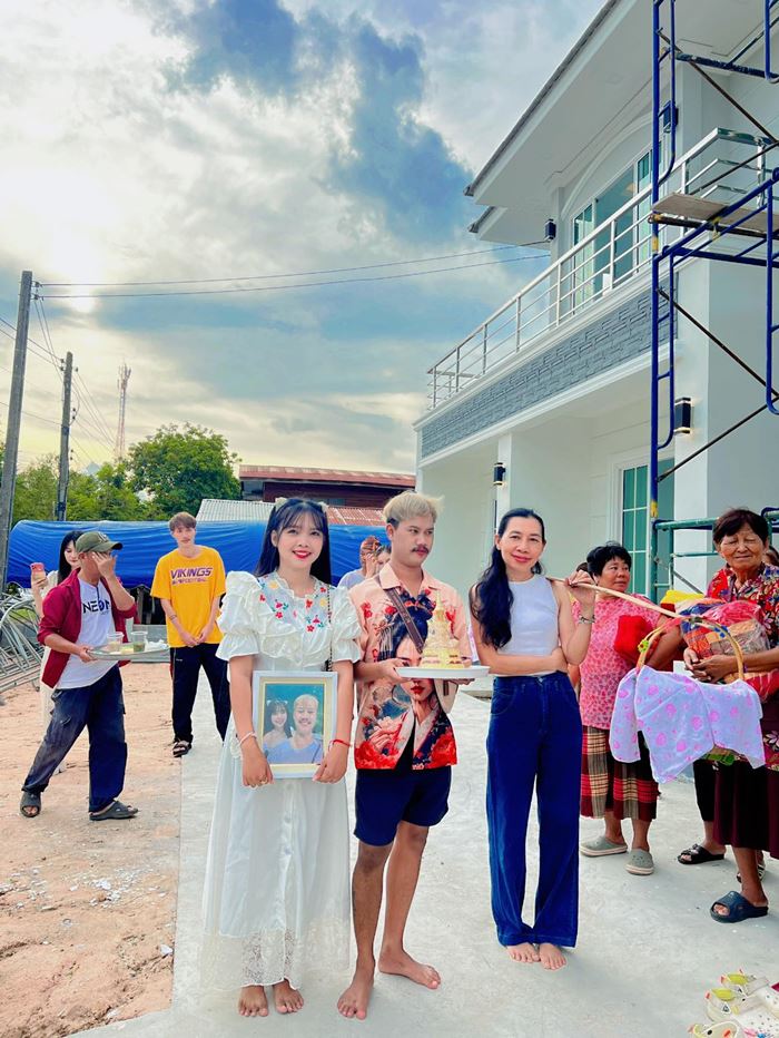 หนุ่มไลฟ์ขายรองเท้า จากคนดูไม่ถึง 5 คน ซื้อบ้านใหม่ หนุ่มไลฟ์ขายรองเท้า จากคนดูไม่ถึง 5 คน ซื้อบ้านใหม่