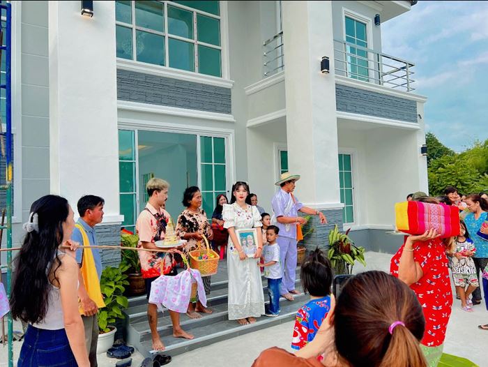 หนุ่มไลฟ์ขายรองเท้า จากคนดูไม่ถึง 5 คน ซื้อบ้านใหม่ หนุ่มไลฟ์ขายรองเท้า จากคนดูไม่ถึง 5 คน ซื้อบ้านใหม่