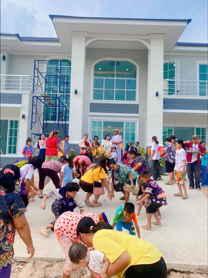 หนุ่มไลฟ์ขายรองเท้า จากคนดูไม่ถึง 5 คน ซื้อบ้านใหม่ หนุ่มไลฟ์ขายรองเท้า จากคนดูไม่ถึง 5 คน ซื้อบ้านใหม่