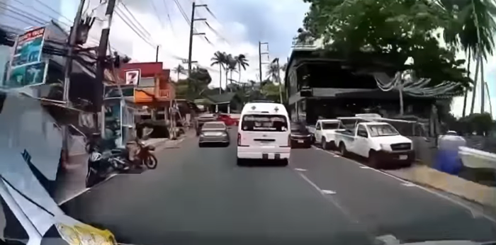 ขวางรถพยาบาล ขวางรถพยาบาล