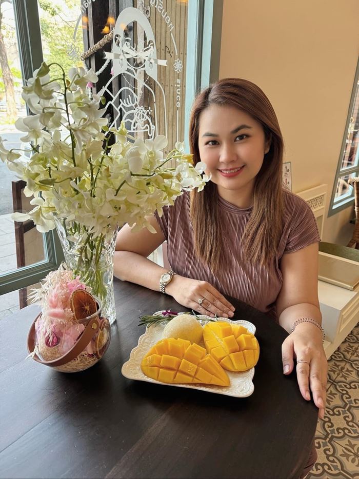 จูน เพ็ญชุลี จูน เพ็ญชุลี