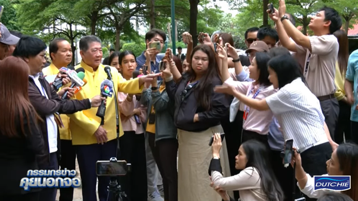 ภูมิธรรม เดินหนี ถูกนักข่าวซัก ภูมิธรรม เดินหนี ถูกนักข่าวซัก
