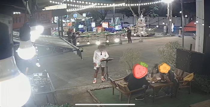 ร้านสเต๊กเล็ก ๆ ไม่ค่อยมีลูกค้าต่างชาติ กลับเจอชักดาบหนี ร้านสเต๊กเล็ก ๆ ไม่ค่อยมีลูกค้าต่างชาติ กลับเจอชักดาบหนี