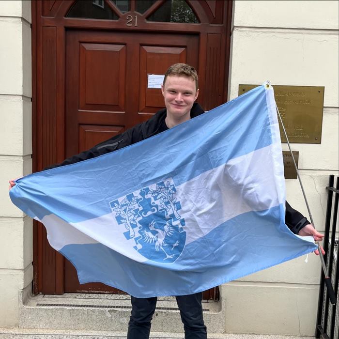 หนุ่มวัย 20 ตั้งประเทศขึ้นมาเอง หนุ่มวัย 20 ตั้งประเทศขึ้นมาเอง