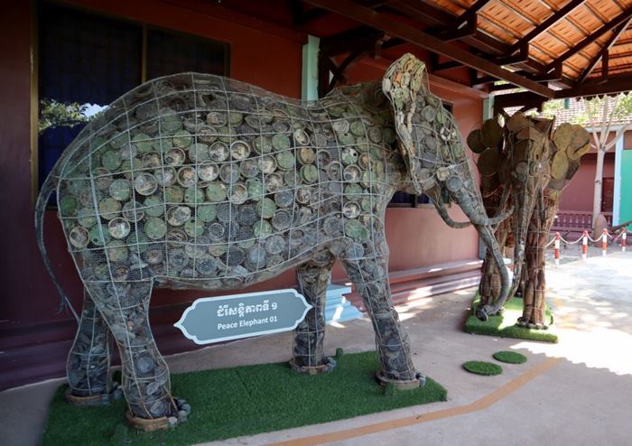 เขมร โชว์ภาพ ทุ่นระเบิด เขมร โชว์ภาพ ทุ่นระเบิด