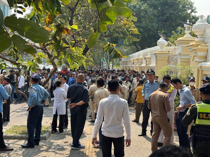 เศรษฐีแจกอั่งเปา คนแย่งเหยียบกันตาย เศรษฐีแจกอั่งเปา คนแย่งเหยียบกันตาย