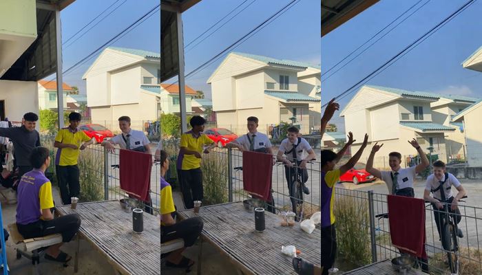 ฝรั่งเล่นมุก ฝรั่งเล่นมุก