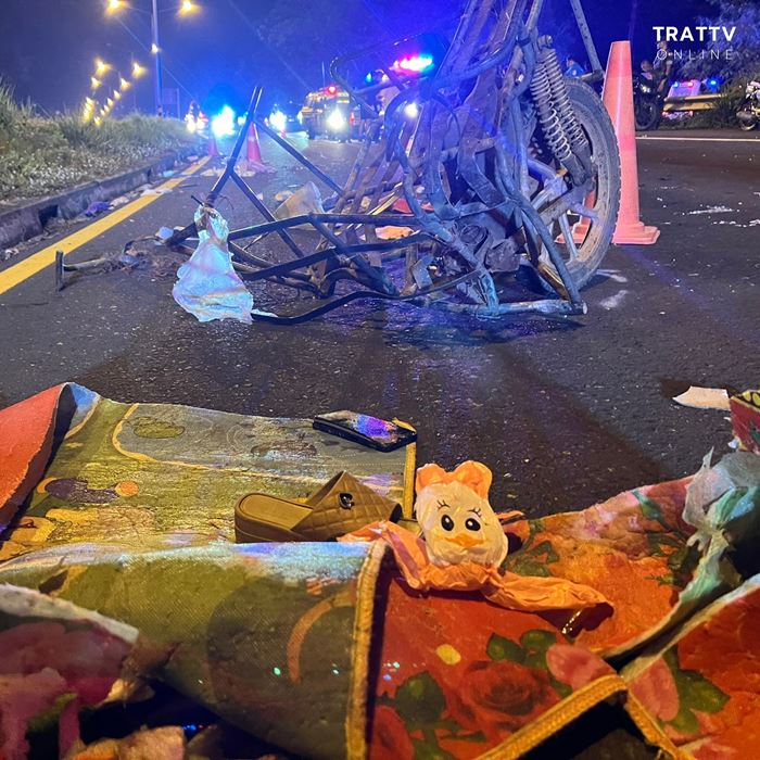 กระบะชนซาเล้ง ดับ 3 ศพ กระบะชนซาเล้ง ดับ 3 ศพ