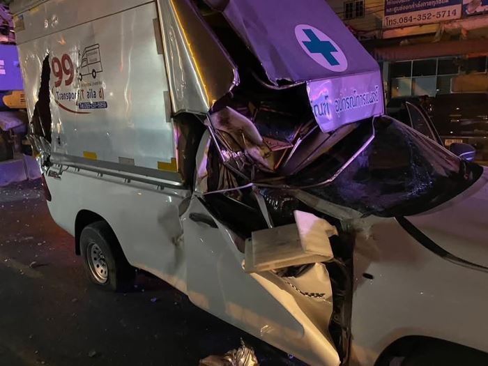 พระราม 2 เครนยกรถบรรทุก สลิงขาดร่วงทับกระบะ พระราม 2 เครนยกรถบรรทุก สลิงขาดร่วงทับกระบะ