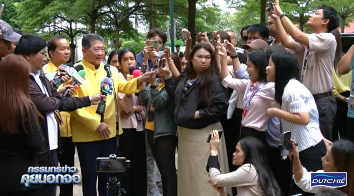 ภูมิธรรม เดินหนี ถูกนักข่าวซัก ภูมิธรรม เดินหนี ถูกนักข่าวซัก