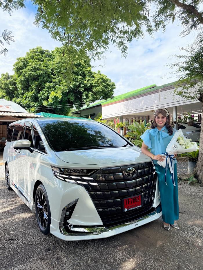 แพรรี่ ไพรวัลย์ อวดรถป้ายแดง แพรรี่ ไพรวัลย์ อวดรถป้ายแดง