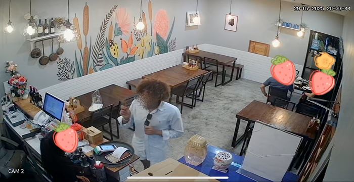 ร้านสเต๊กเล็ก ๆ ไม่ค่อยมีลูกค้าต่างชาติ กลับเจอชักดาบหนี ร้านสเต๊กเล็ก ๆ ไม่ค่อยมีลูกค้าต่างชาติ กลับเจอชักดาบหนี