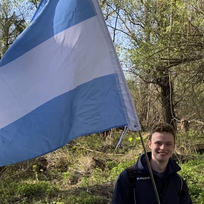 หนุ่มวัย 20 ตั้งประเทศขึ้นมาเอง หนุ่มวัย 20 ตั้งประเทศขึ้นมาเอง