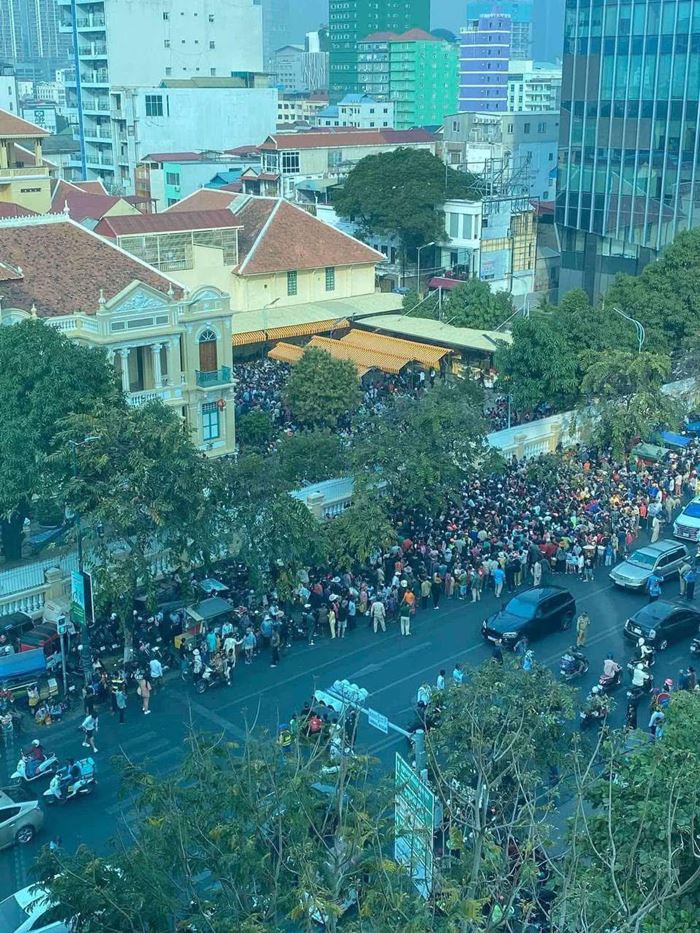 เศรษฐีแจกอั่งเปา คนแย่งเหยียบกันตาย เศรษฐีแจกอั่งเปา คนแย่งเหยียบกันตาย