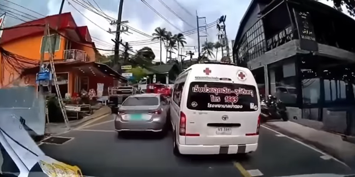 ขวางรถพยาบาล ขวางรถพยาบาล