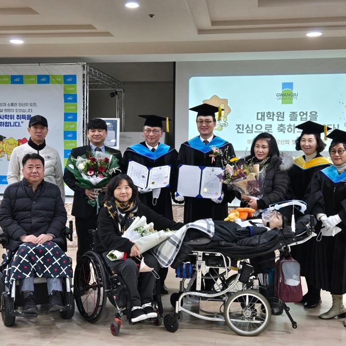 บัณฑิตพิการ ทำธีสิสจนคว้า ป.โท เขียนวิจัยด้วยการกะพริบตา บัณฑิตพิการ ทำธีสิสจนคว้า ป.โท เขียนวิจัยด้วยการกะพริบตา