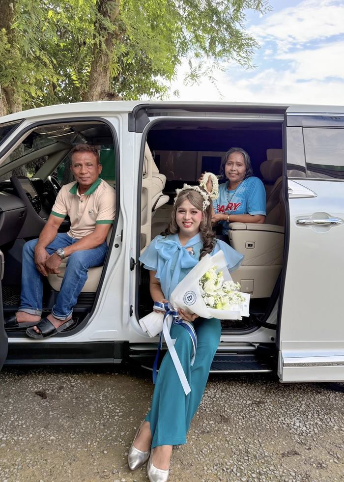 แพรรี่ ไพรวัลย์ อวดรถป้ายแดง แพรรี่ ไพรวัลย์ อวดรถป้ายแดง