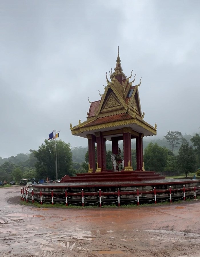 อนุสาวรีย์ตาอม ถือหอกชี้มาไทย กัมพูชาสร้างเอง ยิงถล่มเอง อนุสาวรีย์ตาอม ถือหอกชี้มาไทย กัมพูชาสร้างเอง ยิงถล่มเอง