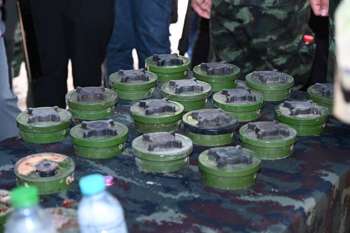 เขมร โชว์ภาพ ทุ่นระเบิด เขมร โชว์ภาพ ทุ่นระเบิด