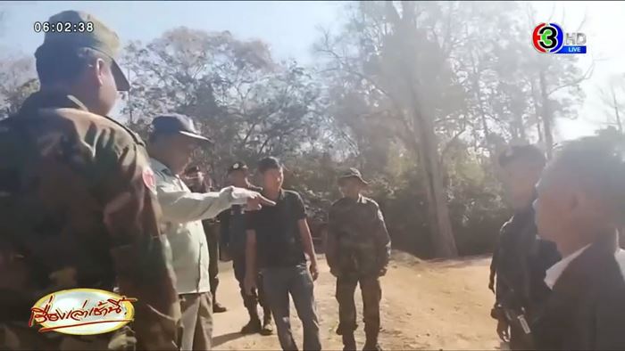 ชาวกัมพูชาร้องเพลงบนปราสาทตาเมือนธม ชาวกัมพูชาร้องเพลงบนปราสาทตาเมือนธม