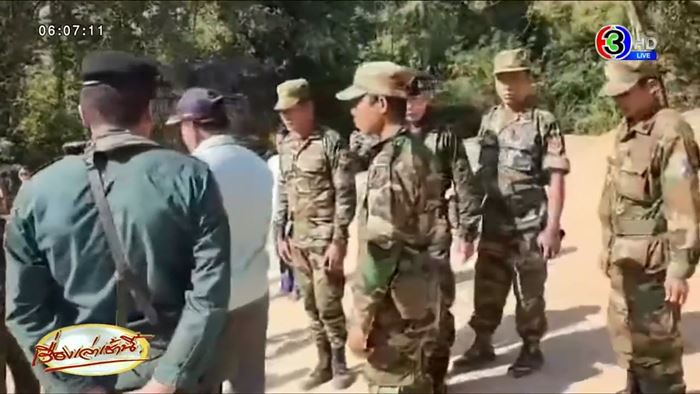 ชาวกัมพูชาร้องเพลงบนปราสาทตาเมือนธม ชาวกัมพูชาร้องเพลงบนปราสาทตาเมือนธม