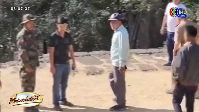 ชาวกัมพูชาร้องเพลงบนปราสาทตาเมือนธม ชาวกัมพูชาร้องเพลงบนปราสาทตาเมือนธม