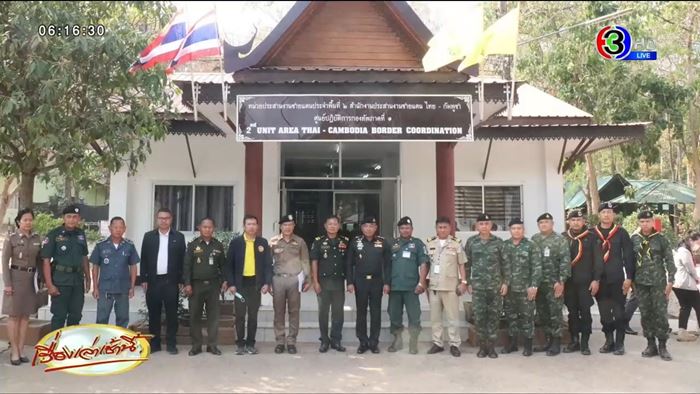 ชาวกัมพูชาร้องเพลงบนปราสาทตาเมือนธม ชาวกัมพูชาร้องเพลงบนปราสาทตาเมือนธม