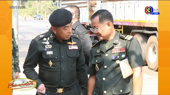 ชาวกัมพูชาร้องเพลงบนปราสาทตาเมือนธม ชาวกัมพูชาร้องเพลงบนปราสาทตาเมือนธม