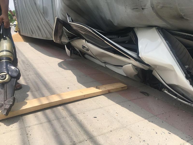 รถพ่วงชนรถกระบะ รถพ่วงชนรถกระบะ