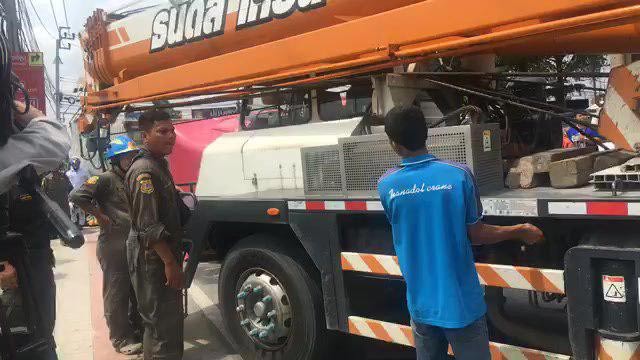 รถพ่วงชนรถกระบะ รถพ่วงชนรถกระบะ