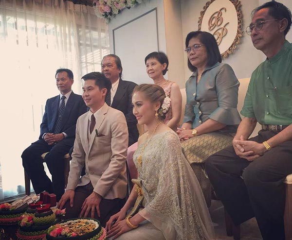 ไอ เป็นเอก น้องสอง บุตรี แต่งงาน ไอ เป็นเอก น้องสอง บุตรี แต่งงาน