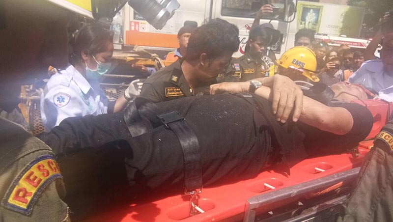 รถพ่วงชนรถกระบะ รถพ่วงชนรถกระบะ